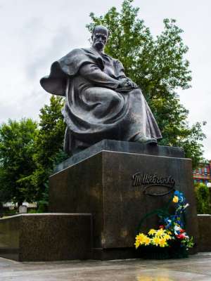 Пам`ятник Т.Шевченку (м.Калуш, Ів.-Франківська обл.), бронза, граніт, 1997