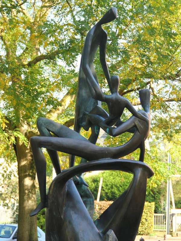 «Сім’я», Віллєн сюр Сен, Франція, 2007, бронза, h - 3,50 м