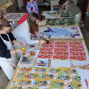 Виконання декоративних тканин в техніці «сито друку».